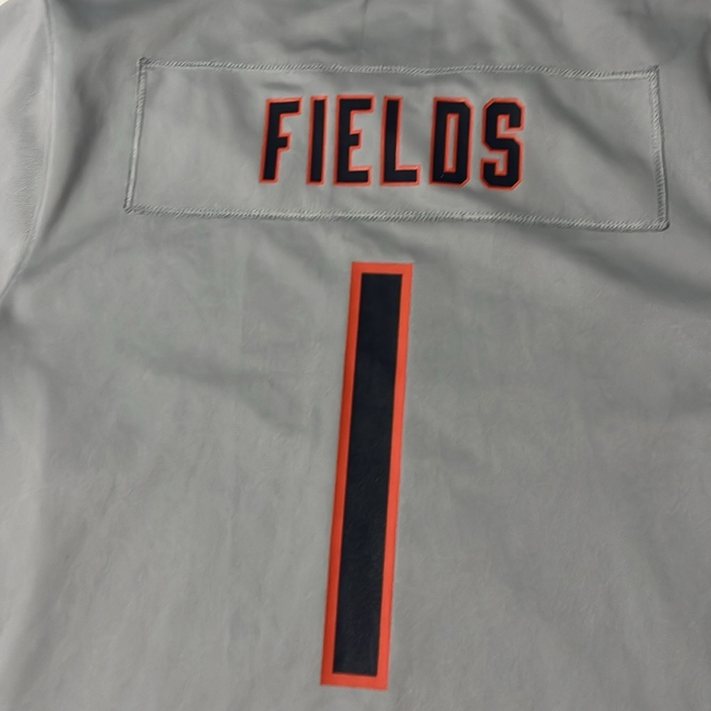 Nike Justin Fields Chicago Bears Jersey Size Medium - Picture 2 of 9